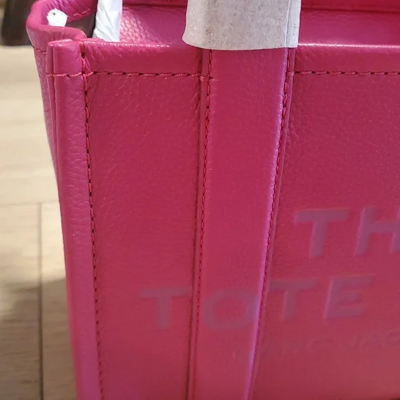 MARC JACOBS The Leather Small Hot Pink Tote Bag NWT - Picture 13 of 14